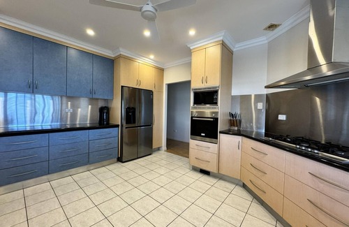 North Ward Apartment | Spectacular Beachfront Penthouse 5/103 The Strand - Executive Beachfront Penthouse on The Strand