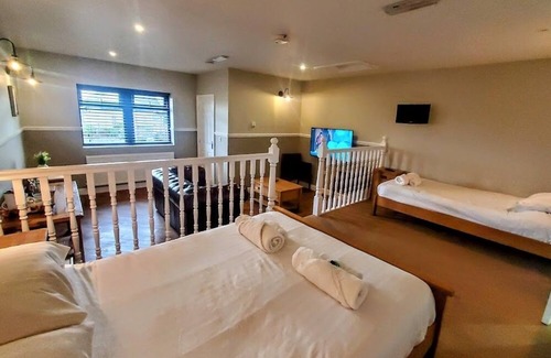 Morecambe Apartment | Spectacular hotel room over looking the river cottage 3