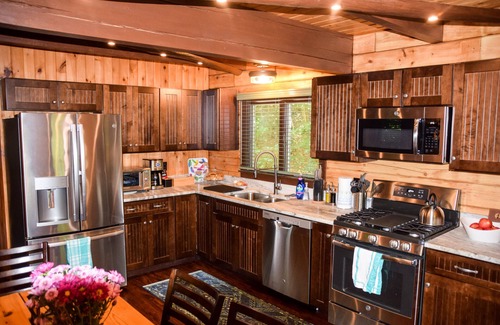 Deering House | Spectacular Log Home with Private Lake Access