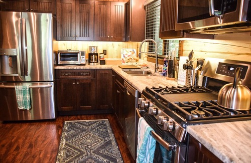 Deering House | Spectacular Log Home with Private Lake Access