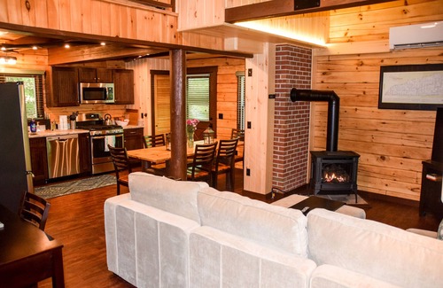 Deering House | Spectacular Log Home with Private Lake Access