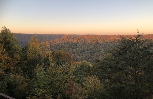 Monteagle House | Spectacular Mountain & Sunset Views! Spacious Home Sleeps 12! Ping Pong/Hot Tub!