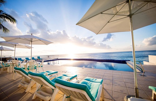 Zona Hotelera Norte Condo | Spectacular oceanfront condo! Large 3BR/3BA Miramar 302. Snorkeling paradise!