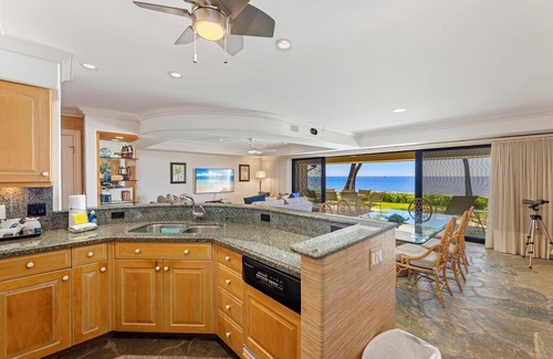 Downtown Lahaina House | Spectacular, Oceanfront 3 bedroom + den, AC, pool, sleeps 7.