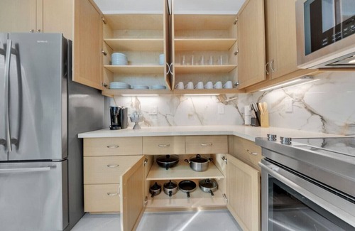 Makaha Valley House | Spectacular Oceanview Cottage