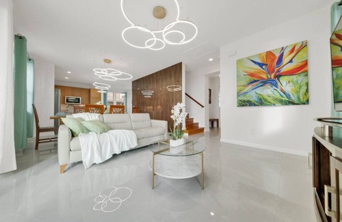 Makaha Valley House | Spectacular Oceanview Cottage