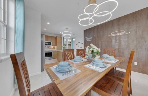 Makaha Valley House | Spectacular Oceanview Cottage