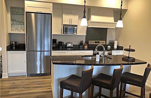 Canmore Resort | Spectacular Penthouse With Amazing Views, Indoor Pool and Hot tub