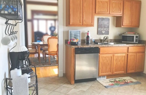 Racine House | Spectacular! Professionally Cleaned, Self Check In - Sleeps 8