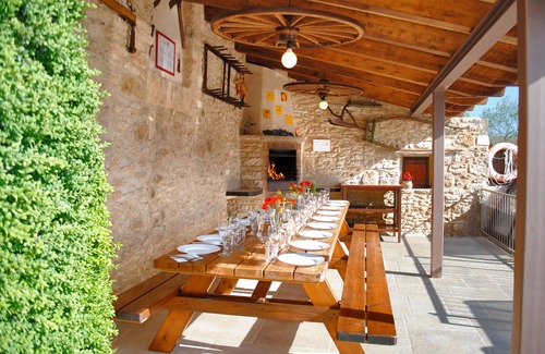 Mata Villa | Spectacular traditional Catalan villa with heated private pool 2km Banyoles lake