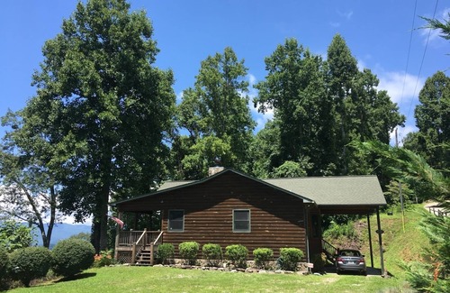 Bryson City Cabin | Spectacular Westward View.