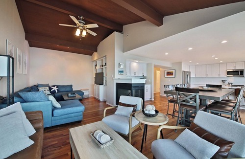 Freeland House | Spectacular Whidbey Island Beach Front Estate - on sandy Mutiny Bay