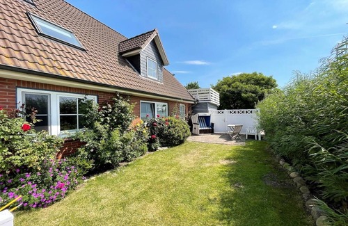 Dagebuell Apartment | Speelwark- directly on the dyke in Dagebüll with terrace and beach chair