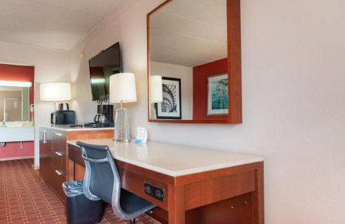Spencer Hotel | Spencer Inn & Suites