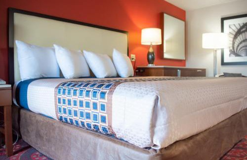 Spencer Hotel | Spencer Inn & Suites