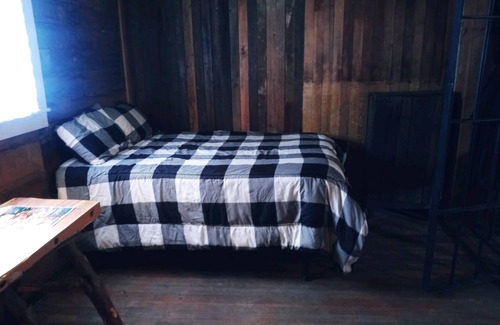 Anaconda Cabin | Spend a night in Jail