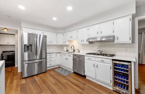 Bridgman House | Spend fall in MI! Hot Tub, Fire Pit + more!