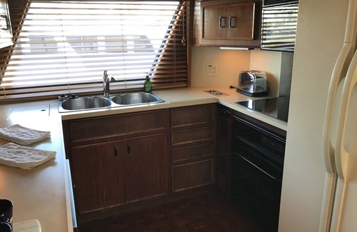 Downtown Charleston Boat Rental | Spend The Weekend Aboard Your Own Private Yacht In Historic Charleston