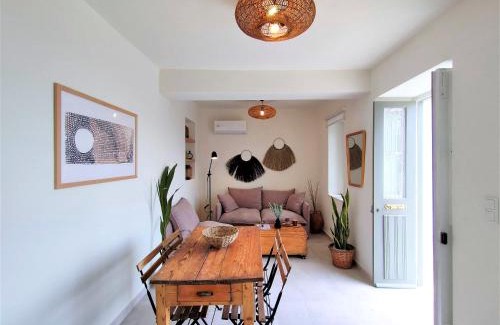 Steniai House | Spiti Sea View Neoclassical House in Stenies