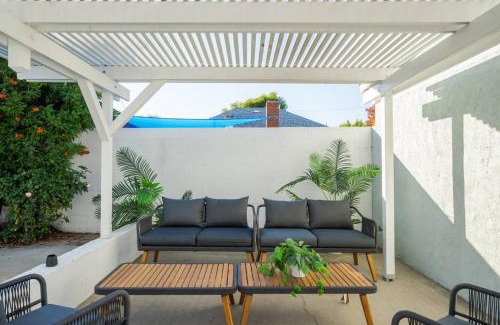 South of Conant House | Splash Haven-Heated Pool-Huge Living Area-Sleeps 8