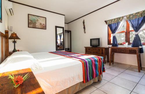 Antoneys Cay Hotel | Splash Inn Dive Resort & Villas