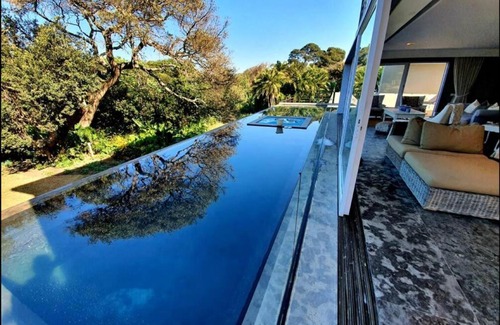 Umtentweni Villa | Splash Rock Beachfront Villa