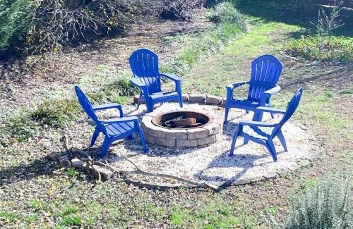 McAlpine House | Splendid Cabin with Fire it and Backyard in NC