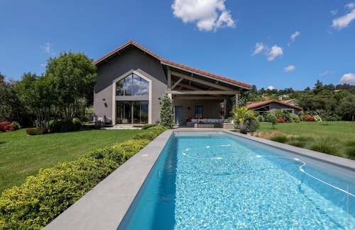 Saint-Jean-de-Moirans House | Splendid villa with pool in a haven of peace