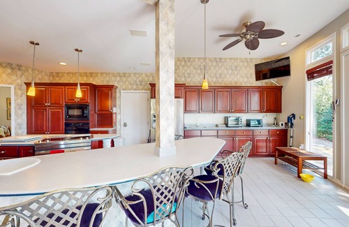 Parole House | Splendid home w/private pool, fire pit, several decks & balconies