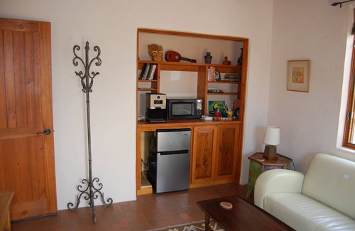 Santa Fe House | Splendid Sunny Guest Suite, Private Bath, Country Setting. Romantic getaway !