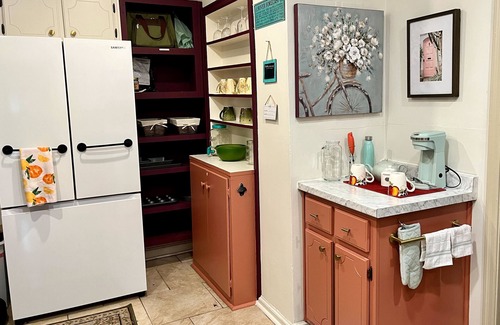 Port Wentworth Cottage | Split plan for privacy! 2 BR 2 BA cottage w AC, deck, pet-friendly fenced yard