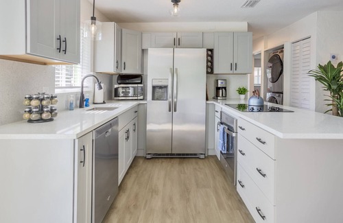 Dunedin Condo | Spotlessly Clean Comfy King Beds 1 Mi To Honeymoon Isle Beach Pass Included