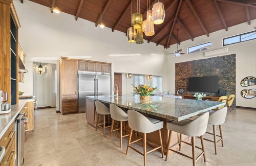 Coco House | Sprawling Villa - Ocean View Pool & Hot Tub