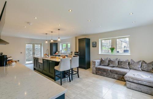 Holmfirth House | Spring Bank View - Holmfirth