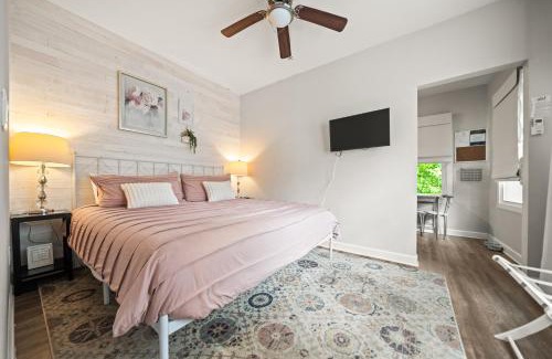 Hot Springs House | Spring Bungalow - A cozy getaway in downtown Hot Springs!