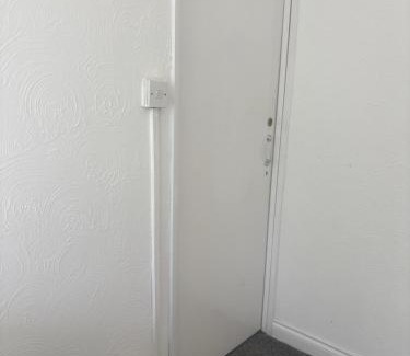 Portswood Apartment | Spring Crescent Apartments - Spacious 1 Bed with Parking, Sleeps 4