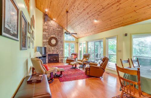 Mammoth Spring House | Spring River Vacation Rental with Deck and Views