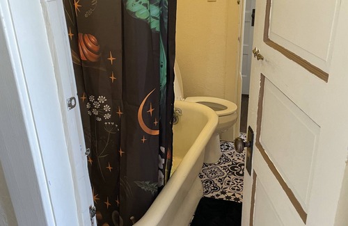 Springer Hotel | Springer Station