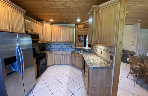 Fort McCoy House | Springfed Canal on Lake George/Large 4 Bedroom house on water/Boat Ramp/Hot Tub