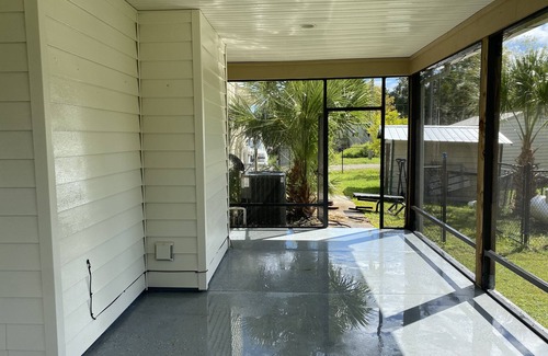 Fort McCoy House | Springfed Canal on Lake George/Large 4 Bedroom house on water/Boat Ramp/Hot Tub