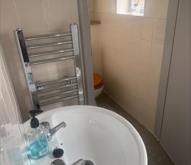 Newport Ski Chalet | Springfield oaks cottage