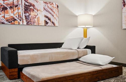 Menomonee Falls Hotel | SpringHill Suites by Marriott Menomonee Falls