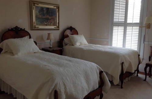 Anniston Bed & Breakfast | Springwood Inn.Southern!.Opportunity to experience the best of living!