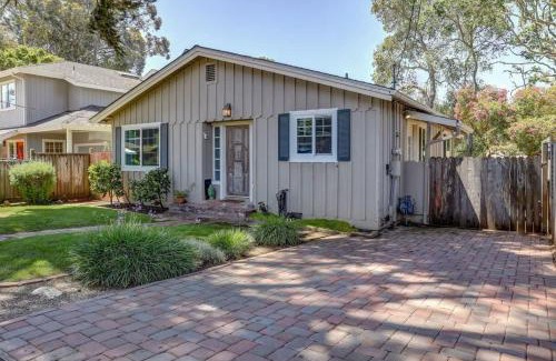 Aptos House | Spruce Beach Cottage - Walk to beach