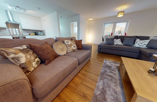 Peterborough Apartment | SRK- Brand New Luxury Private Green View Apartment