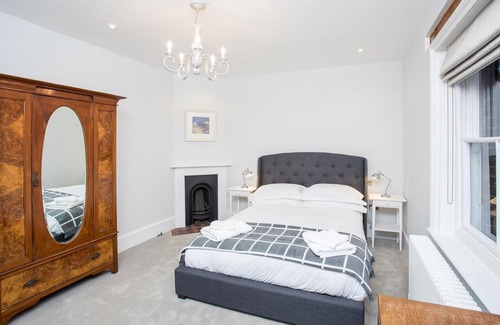 St Albans Hotel | St. Alban (Standard King Room with Shower En-suite and Cathedral View)