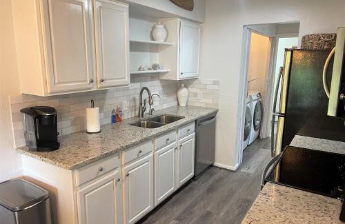 St. Augustine Beach Apartment | St Augustine Beach Condo 3/5 Min Walk Beach/Cafes