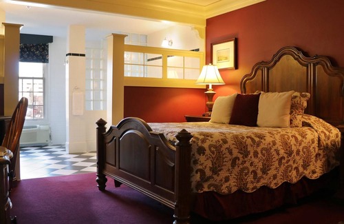 Green Bay Hotel | St. Brendan's Inn