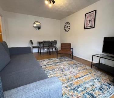 Portswood Apartment | St Denys 2 bedroom flat, Convenient location next to station, Great for contractors