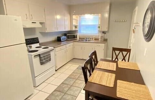 St. Elmo Improvement League House | St Elmo Getaway-Dog and Cat Friendly